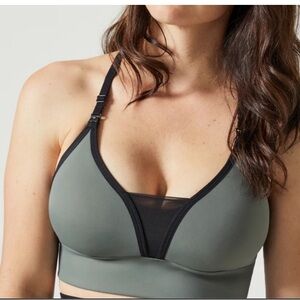 BLANQR Maternity Stylish Green and Black Sports Bra Size Medium